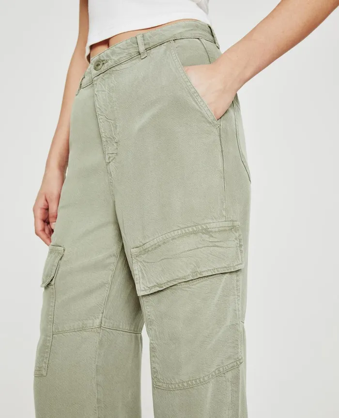 AG Jeans Knoxx Cargo Sulfur Fresh Eucalyptus Women Pants AG Jeans Knoxx Cargo Sulfur Fresh Eucalyptus Women Pants