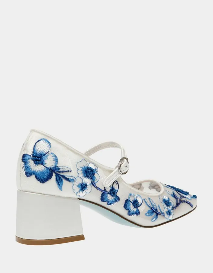 Betsey Johnson Women EZRA BLUE FLORAL