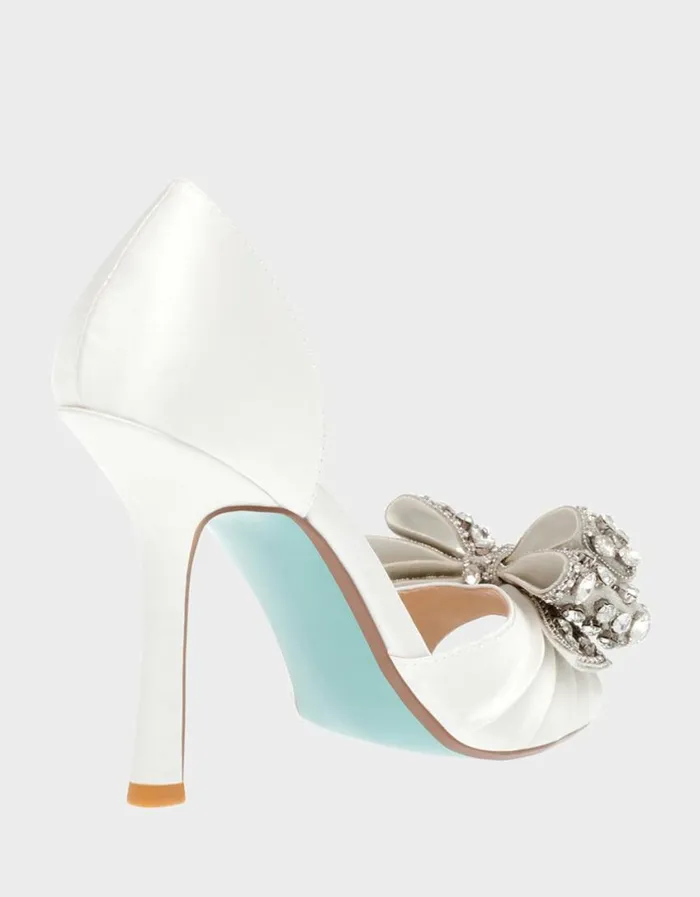 Betsey Johnson Women LANDN IVORY Ivory