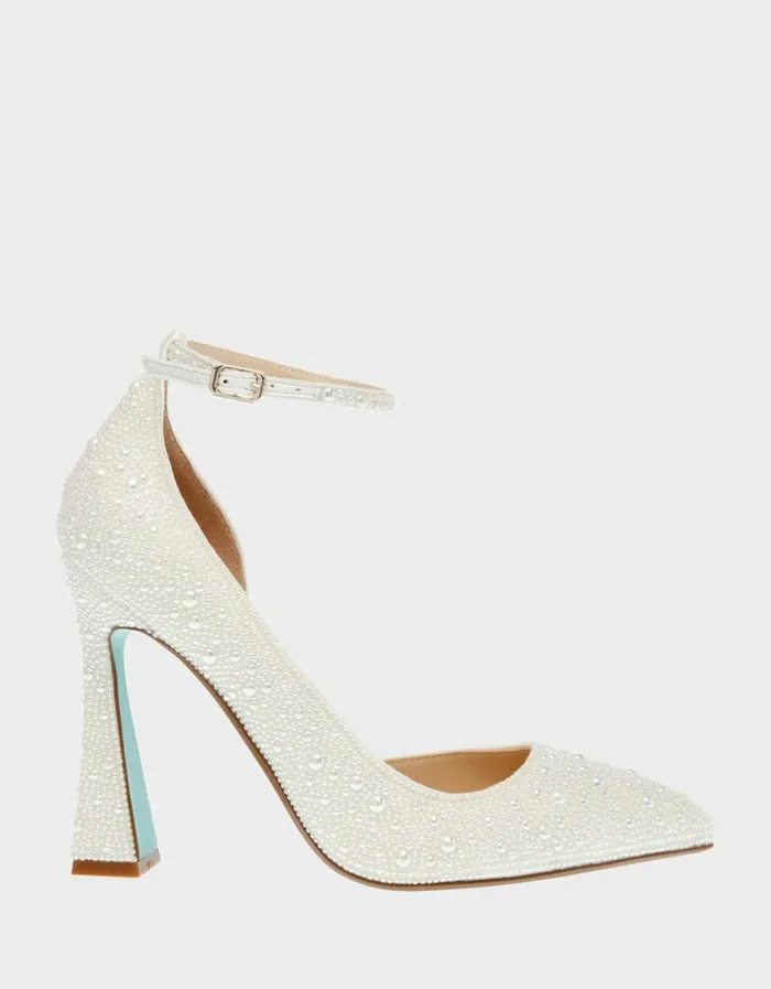 Betsey Johnson Women RAMSY IVORY Ivory