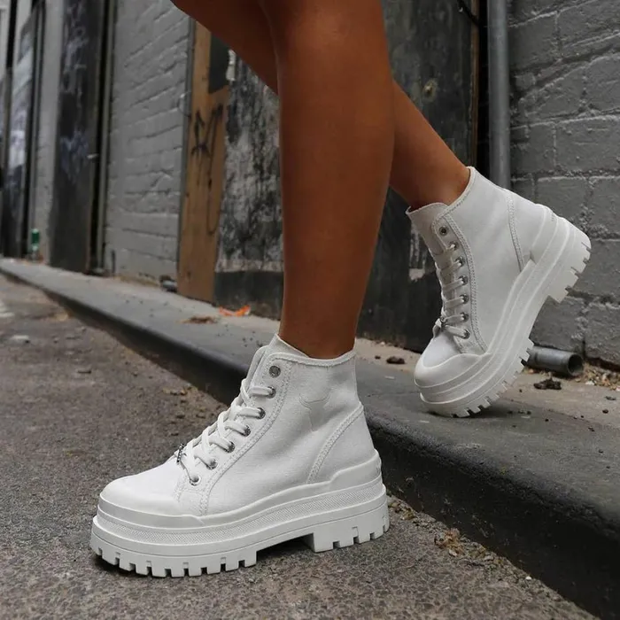 Boots Women Windsor Smith DESERVE WHITE PLATFORM BOOTS