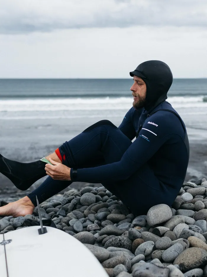 Finisterre Wetsuits Men Nieuwland 5545mm Yulex Chest Zip Hooded Wetsuit Ink
