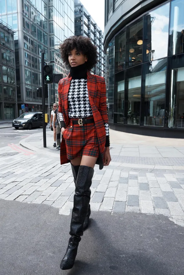 Holland Cooper Luxe Tailored Short Red Tartan Women Tailoring Holland Cooper Luxe Tailored Short Red Tartan Women Tailoring