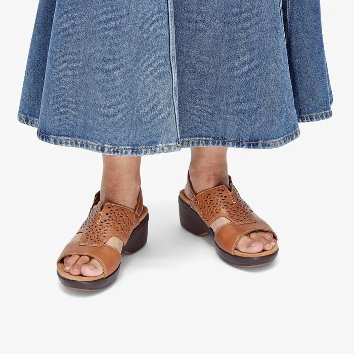 Tuleah Sun Tan Leather Women Clarks Sandals and Flip Flops