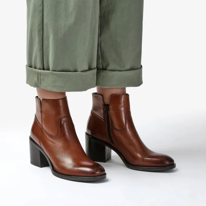 Valvestino Lo Dark Tan Leather Women Clarks Boots and Booties