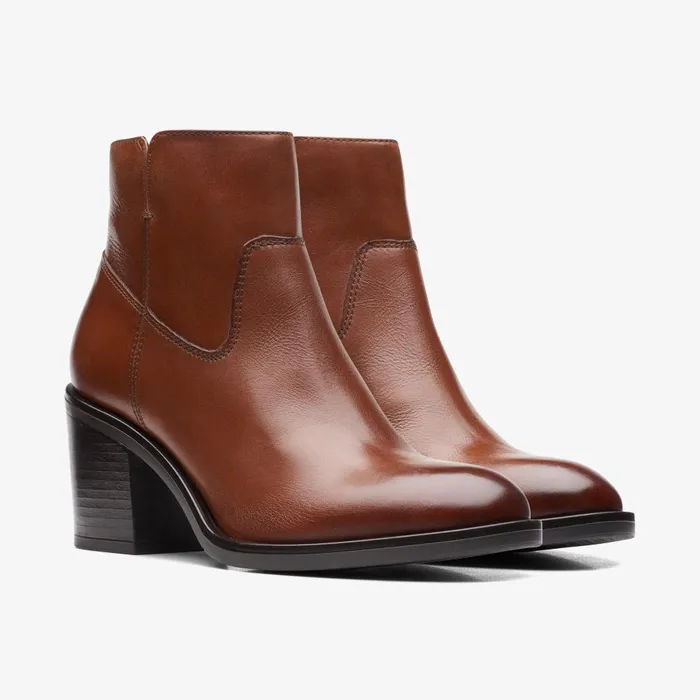 Valvestino Lo Dark Tan Leather Women Clarks Boots and Booties