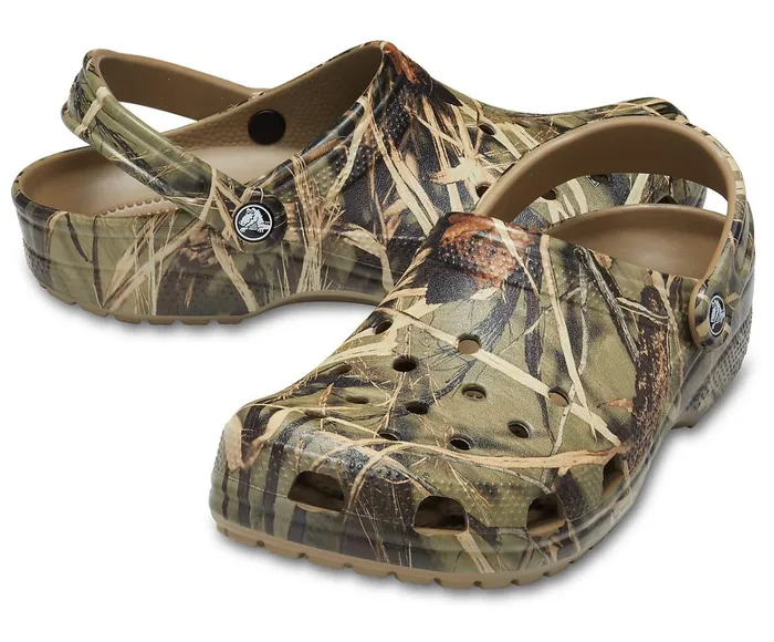 WomenMen Classic Realtree V2 Khaki Crocs Clogs