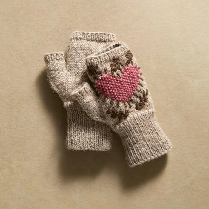 Women Vintage Heart Handwarmers Oat Sundance Catalog Scarves and Gloves